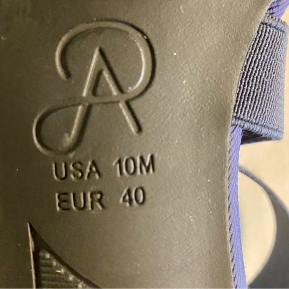 Adrianna Papell royal blue beaded shoes size 10.Beautiful beading. - Picture 4 of 13